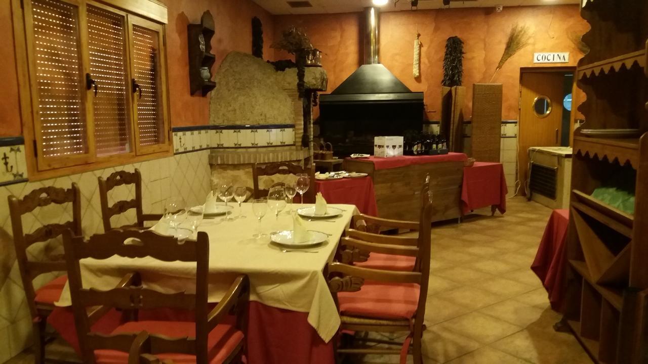 Hostal Sesena Exterior photo