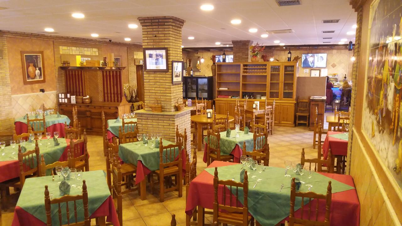 Hostal Sesena Exterior photo